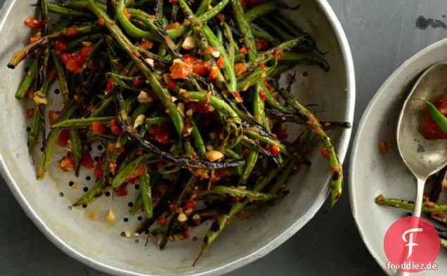 Verkohlte Grüne Bohnen Mit Harissa Und Mandeln
