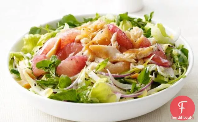 Geräucherte Forelle und Grapefruitsalat