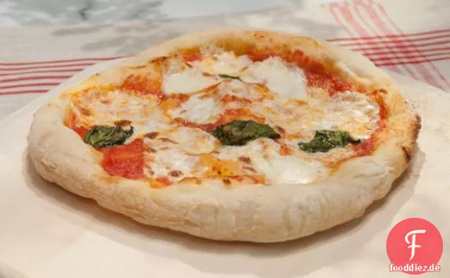 Neapolitanische Pizza Margherita