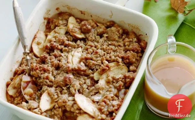 Apple Crumble mit Kardamom-Vanille-Karamell-Sauce