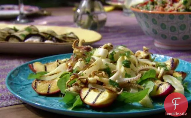 Knoblauch Gegrillte Calamari und Nektarinensalat