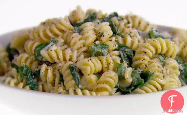 Fusilli mit Pecorino Romano und schwarzem Pfeffer