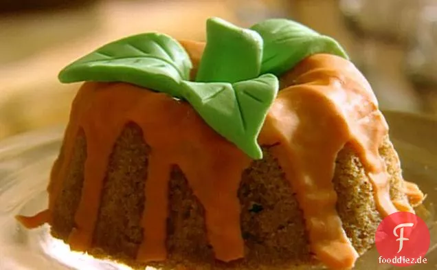 Mini Pumpkin Spice Kuchen mit Orangenglasur
