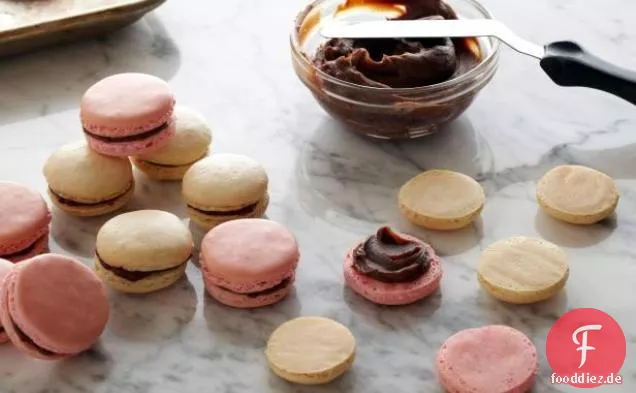 Mit Schokolade Gefüllte Mandel-Macarons