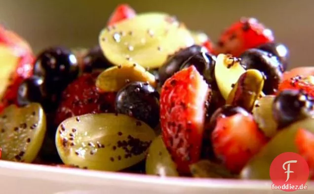 Obstsalat mit Mohndressing