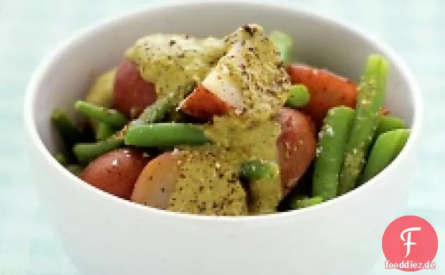 Grüne Bohnen und Kartoffelsalat mit Pesto