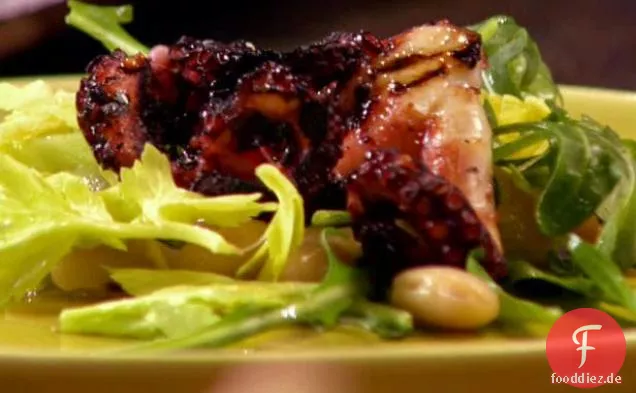 Gegrillter Tintenfisch mit Sellerie und Cannellini-Bohnensalat