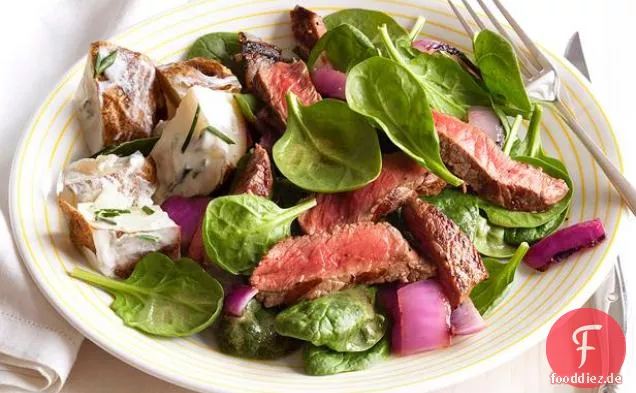 Steak-Spinat-Salat mit Sauerrahmkartoffeln