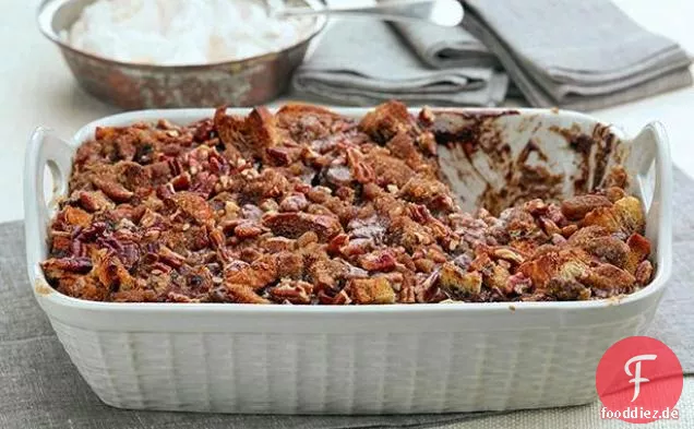 Sunny Doppelte Schokoladen-Brot-Pudding mit Bourbon-Schlagsahne