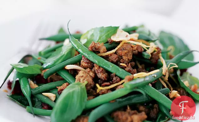 Truthahn und grüne Bohnen Stir-Fry mit Erdnüssen