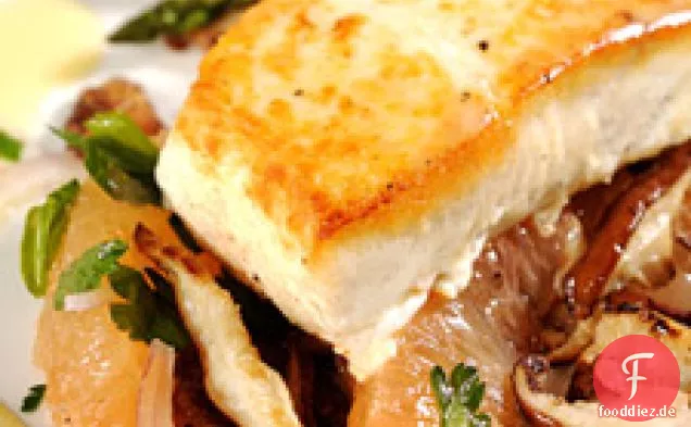Heilbutt mit Grapefruit, Petersilie, Roten Zwiebeln und Shiitake-Moschus