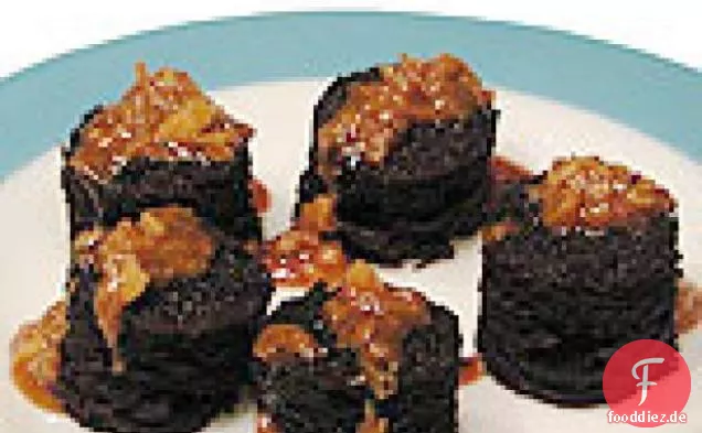 Chockablock Schokoladenkuchen mit warmem Macadamianuss Goo