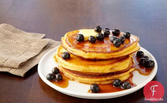Buttermilchpfannkuchen mit Vanilleschoten-Beeren-Sirup