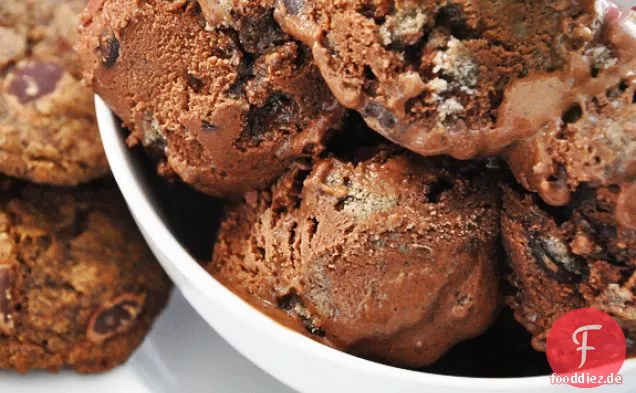 Hausgemachtes Schokoladen-Keksteig-Eis - Vegan und glutenfrei