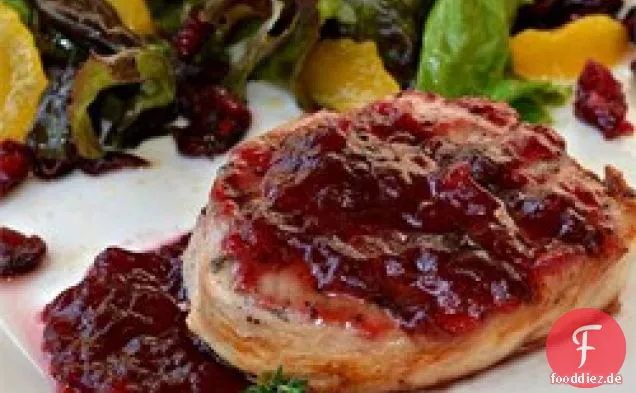 Schweinekoteletts mit Cranberry-Weinsauce