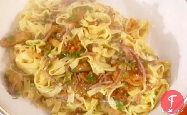 Tagliatelle con Funghi e Prosciutto (Bandnudeln mit Pilzen und Prosciutto)