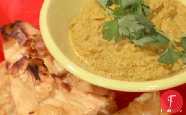 Linsen- und Erbsen-Dip mit geröstetem Knoblauch Naan