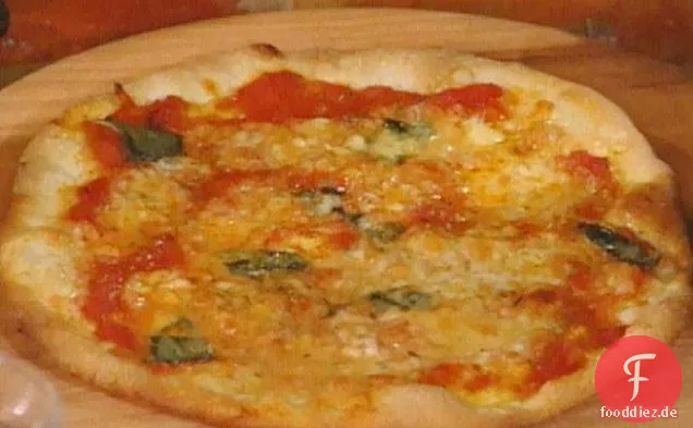 Klassische Pizza Napolitana