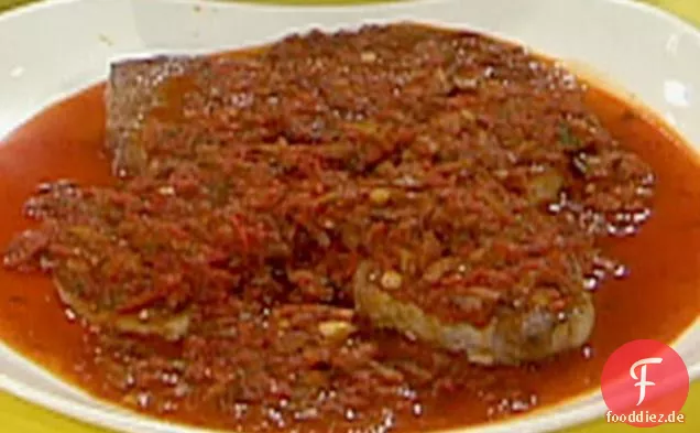 Spanisches Schweinekotelett mit Chorizo und gerösteter Paprika-Sauce und grünen Bohnen