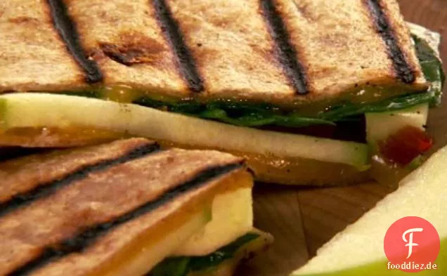 Geräucherter Cheddar und Apfel Quesadilla