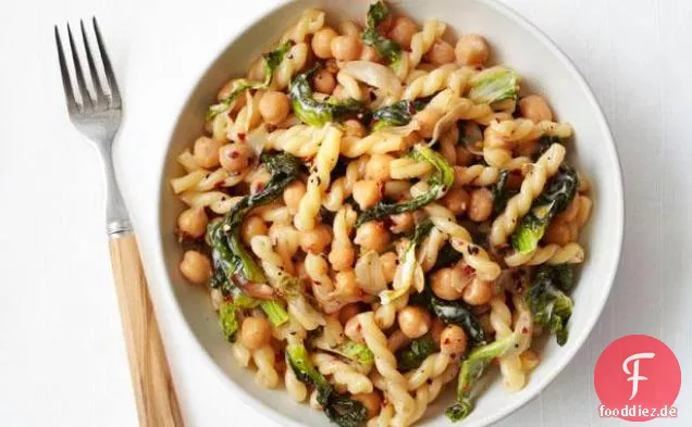 Pasta Mit Escarole und Kichererbsen