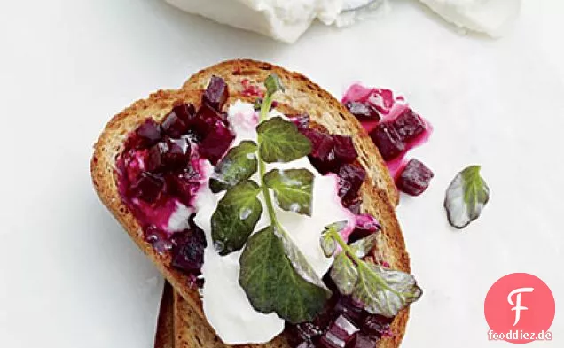 Glasierte-Rüben-und-Burrata-Toasts