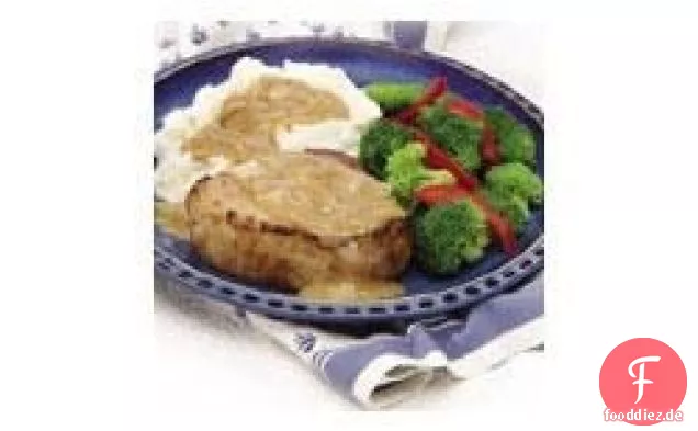 Schweinekoteletts und Senf-Zwiebel-Soße