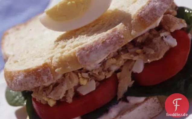 Thunfisch-Niçoise-Sandwiches mit Olivenmayonnaise