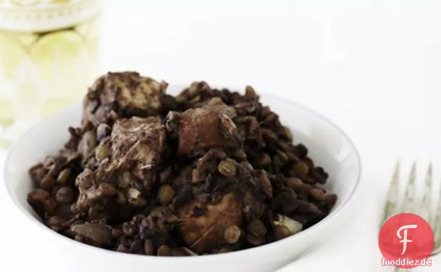 Gewürzte Linsen mit schwarzem Reis und Huhn