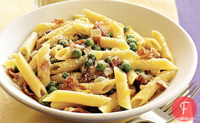 Penne mit Erbsen und Schinken