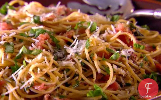 Vollkorn-Spaghetti mit Pecorino, Schinken und Pfeffer (Herbst)