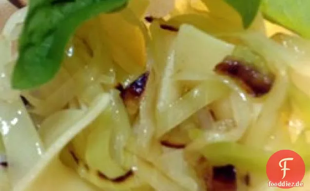 Butter Knoblauch Kohl und Kluski Nudeln