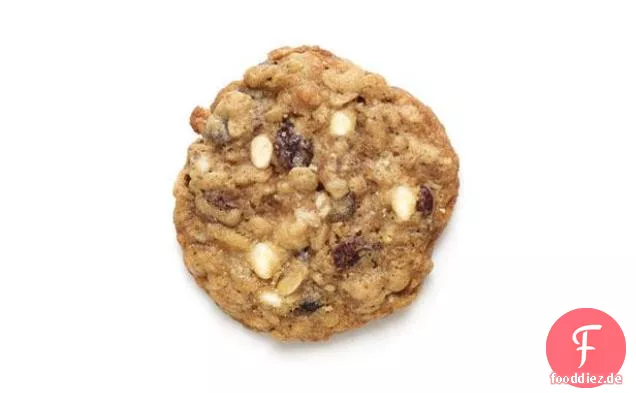 Haferkekse mit weißen Schokoladenstückchen und Rosinen