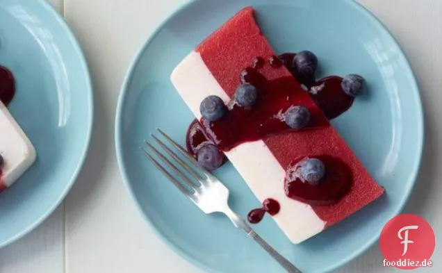 Himbeer-Wassermelonen-Terrine mit Blaubeersauce