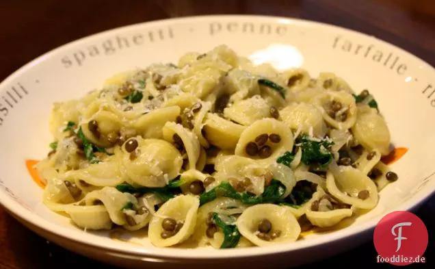 Abendessen heute Abend: Orecchiette mit Linsen, Zwiebeln und Spinat