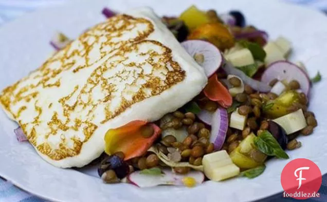 Gebratener Kasseri-Käse & Sommerlinsensalat