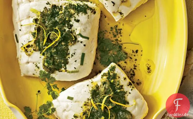 Pochierter Heilbutt mit Zitronen-Kräuter-Sauce