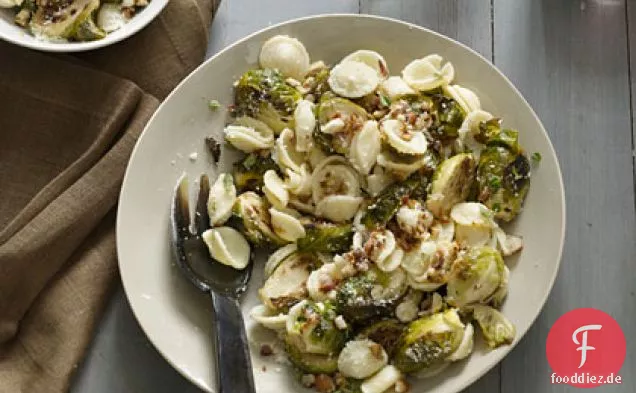 Orecchiette Mit Rosenkohl und Haselnüssen