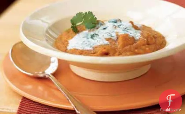 Roter Linseneintopf mit Joghurtsauce