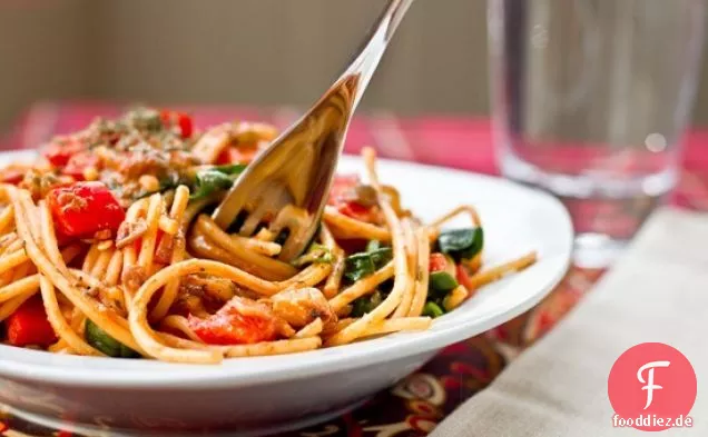 Olivenöl Pasta mit Walnüssen, Linsen und Paprika