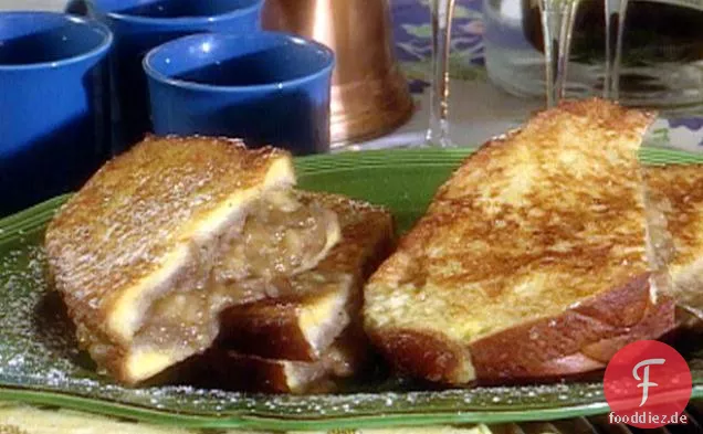 French Toast mit Bananen und Walnüssen
