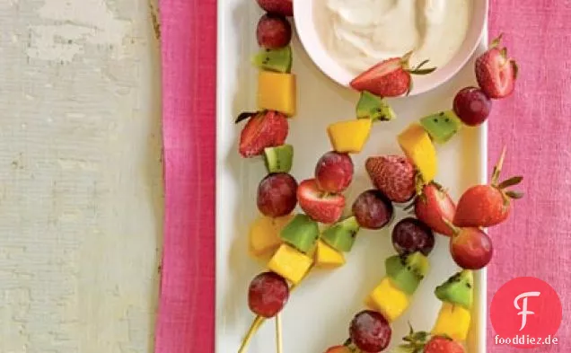 Gefrorene Fruchtspieße mit Honig-Joghurt-Dip