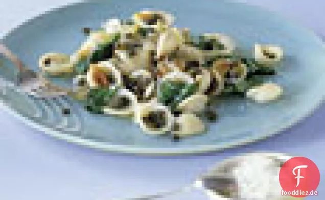Orecchiette mit Linsen, Zwiebeln und Spinat