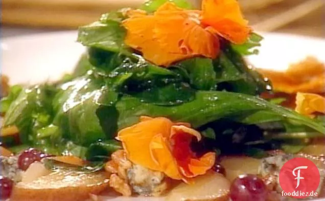 Süßer Birnen-Gorgonzola-Salat mit Rucola, Brunnenkresse, Walnüssen und Orangenblütenhonig