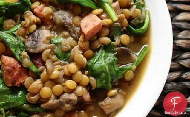 Linsensuppe mit Spinat und Wurst