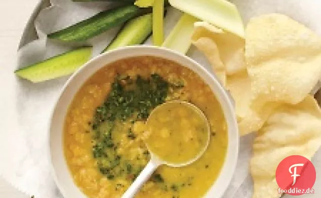Gelbe Linsensuppe mit Korianderchutney