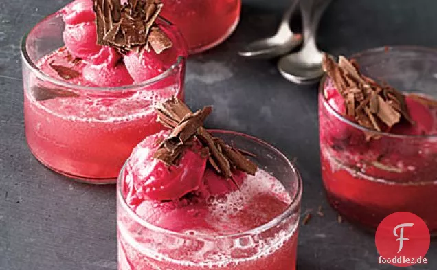 Funkelnde Himbeer-Parfaits