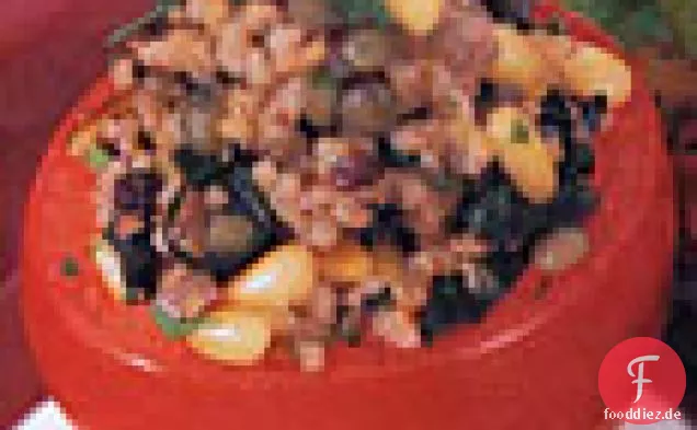 Tomaten gefüllt mit Bulgur und Pinienkernen