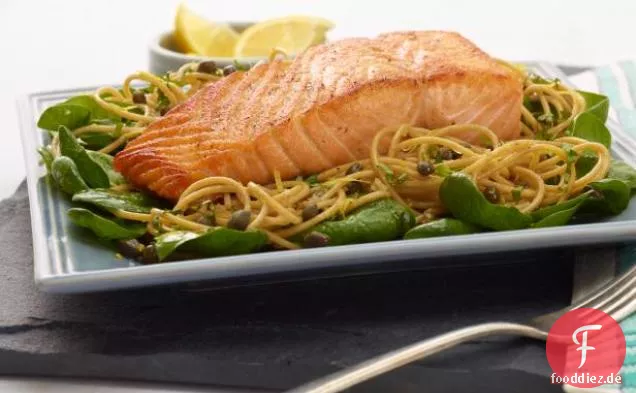 Vollkorn-Spaghetti mit Zitrone, basilikum und Lachs
