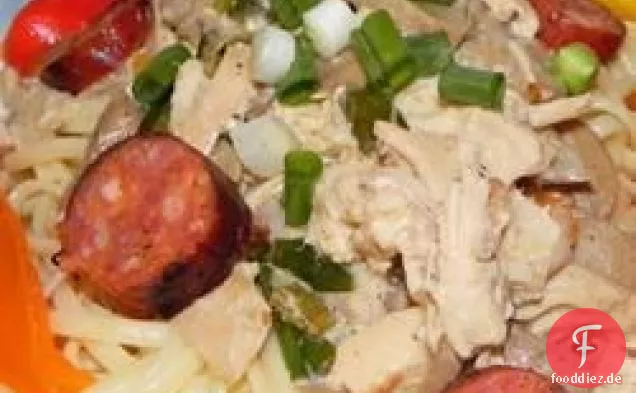 Andouille und Huhn-kreolische Nudeln